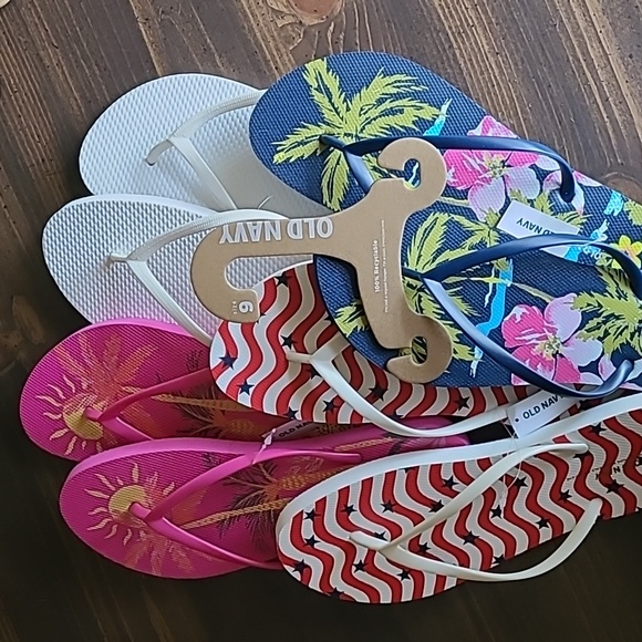 4 PAIR Old Navy Flip Flop Sandals Sz 9 - Picture 1 of 8